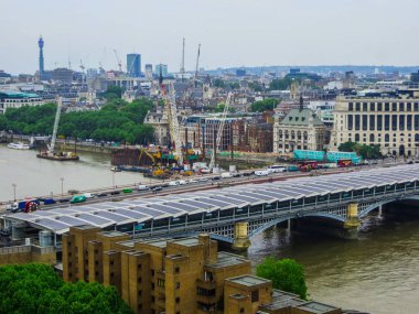 20 Mayıs 2018, İngiltere. Londra bir panorama gözlem güverte Modern Sanat Müzesi yükseklikten.
