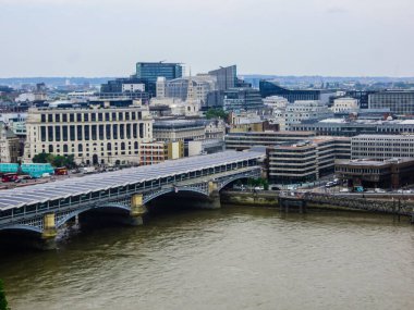 20 Mayıs 2018, İngiltere. Londra bir panorama gözlem güverte Modern Sanat Müzesi yükseklikten.