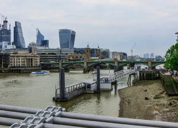 Mei 20, 2018, Engeland. Een panorama van Londen uit de hoogte van het observatie dek van het Museum voor moderne kunst. — Stockfoto