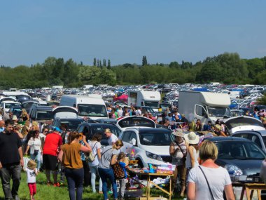 İngiltere 'deki bit pazarı sabahın erken saatlerinde Londra yakınlarında. 22 Mayıs 2018