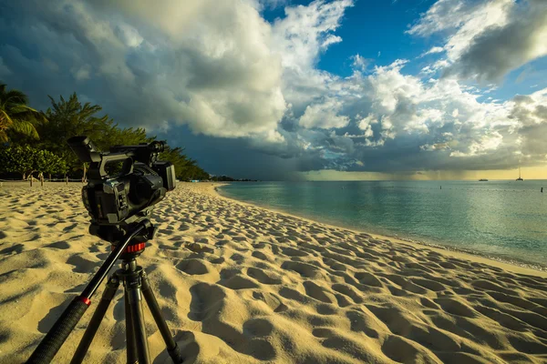 Caribbean sunset on a tropical beach — Stock Photo, Image