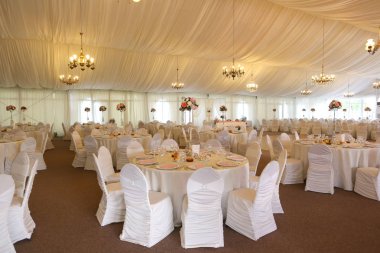 Düğün için dekore edilmiş Restoran