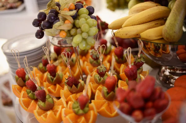 Buffet con frutta fresca — Foto Stock
