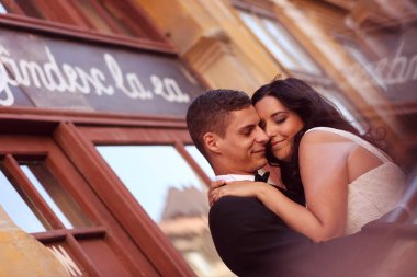 damat ve gelin şehirde