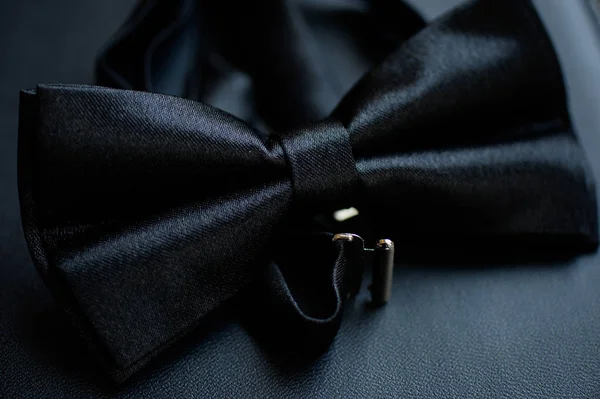 Primer plano con elegante corbata negra — Foto de Stock