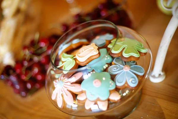 Délicieux biscuits sur un buffet de bonbons — Photo