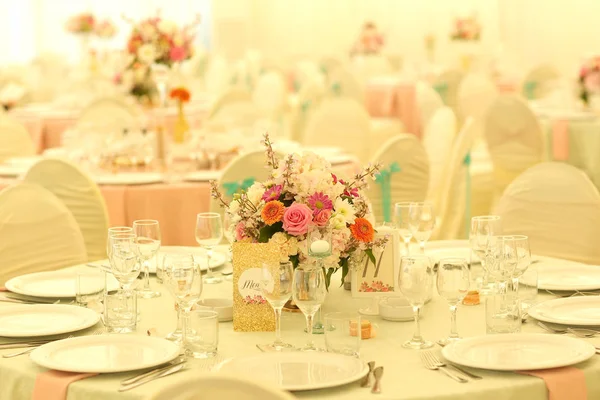 Mesa de boda decorada —  Fotos de Stock