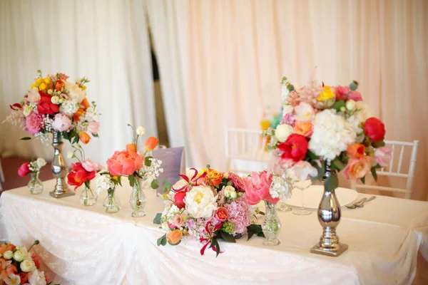 Geschmückter Hochzeitstisch — Stockfoto