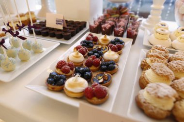 Lezzetli şeker ve tatlı büfesi