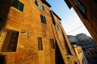 Tuğla duvarlar ile eski şehir