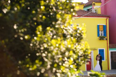 damat ve gelin şehirde