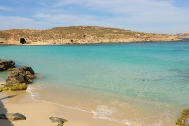 Deniz manzarası güzel mavi su ile