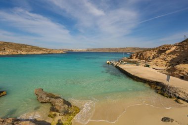 Deniz manzarası güzel mavi su ile