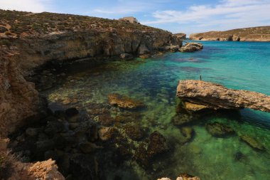 Deniz manzarası güzel mavi su ile