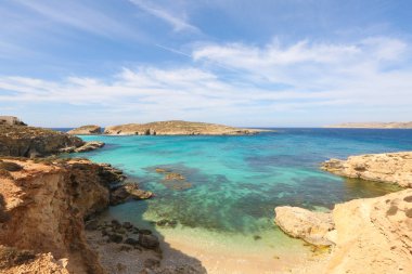 Deniz manzarası güzel mavi su ile