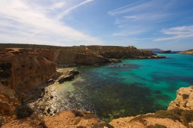 Deniz manzarası güzel mavi su ile