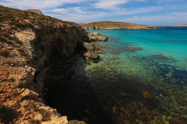 Deniz manzarası güzel mavi su ile
