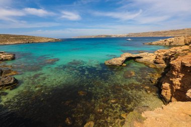 Deniz manzarası güzel mavi su ile