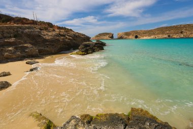 Deniz manzarası güzel mavi su ile