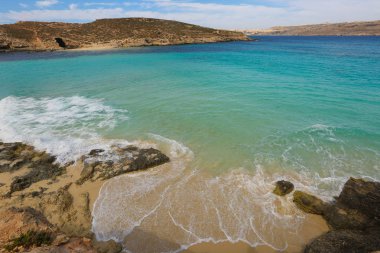 Deniz manzarası güzel mavi su ile