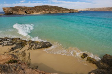 Deniz manzarası güzel mavi su ile