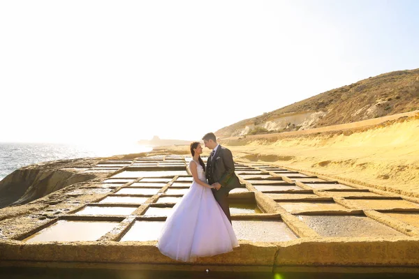 Groom and bride near the sea — Stock Photo, Image