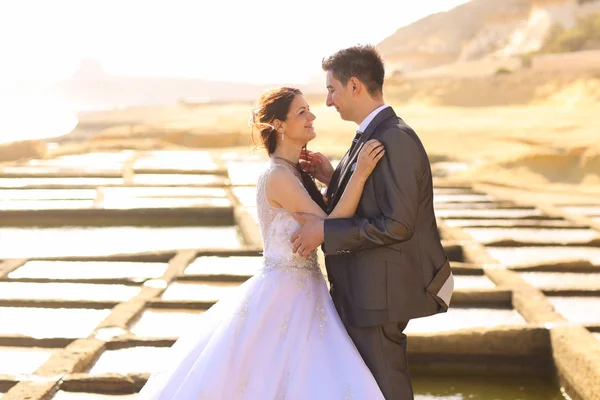 Groom and bride near the sea — Stock Photo, Image