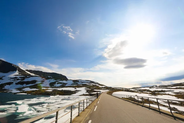 Road in the mountains in winter — Stock Photo, Image