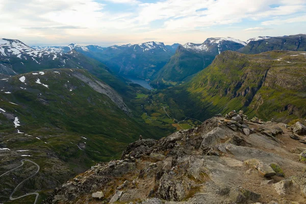 Panoramatický pohled z hory a údolí — Stock fotografie