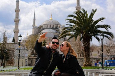 Istanbul'da bir selfie çekici çift