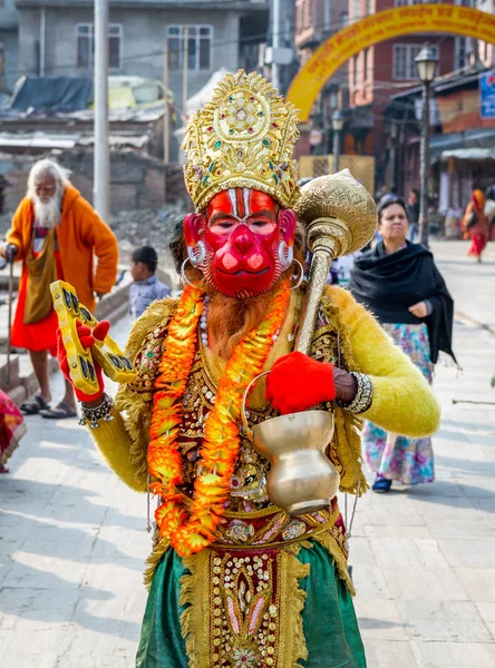 Renkli Sadhu Hanuman Pashupatinath Tapınağı'nda — Stok fotoğraf