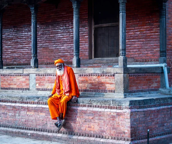Pashupatinath Tapınağı'nda renkli Sadhu