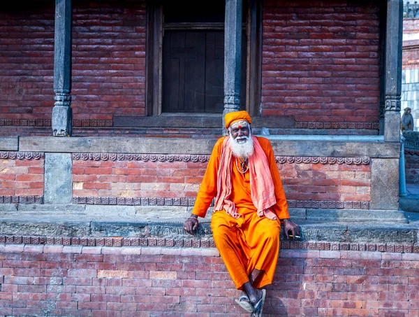 Pashupatinath Tapınağı'nda renkli Sadhu