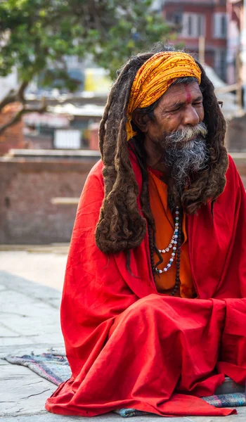 Pashupatinath Tapınağı'nda renkli Sadhu