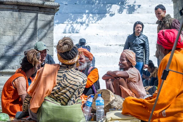 Mahashivaratri 祭でカラフルなサードゥ — ストック写真