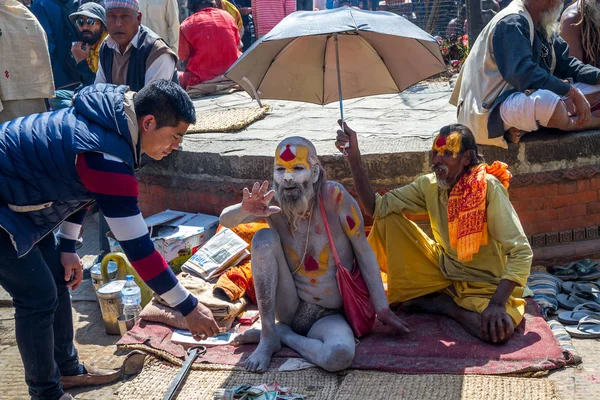 Kleurrijke sadhoe in Mahashivaratri Festival — Stockfoto