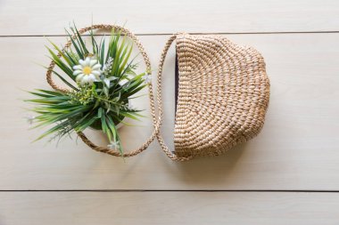 El yapımı çanta çiçek vazo ile 