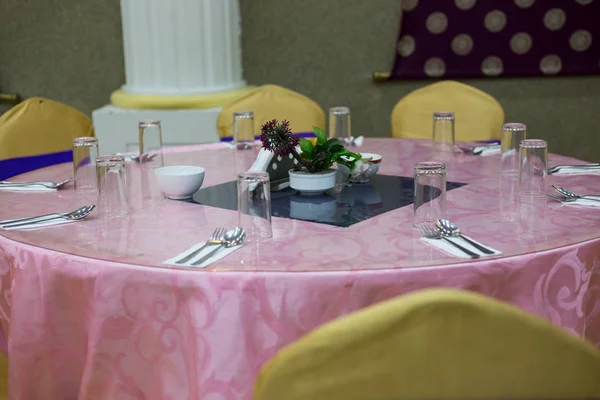 Configuración de mesa de boda en la ceremonia de matrimonio — Foto de Stock