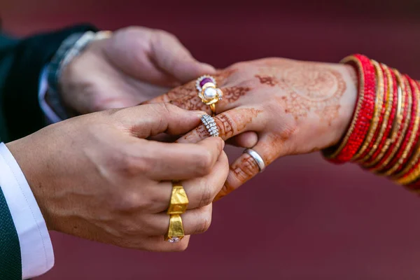 Detailní Záběr Hinduistického Svatebního Prstenu Ceremony Svatební Prstýnky Detaily Nepálského — Stock fotografie