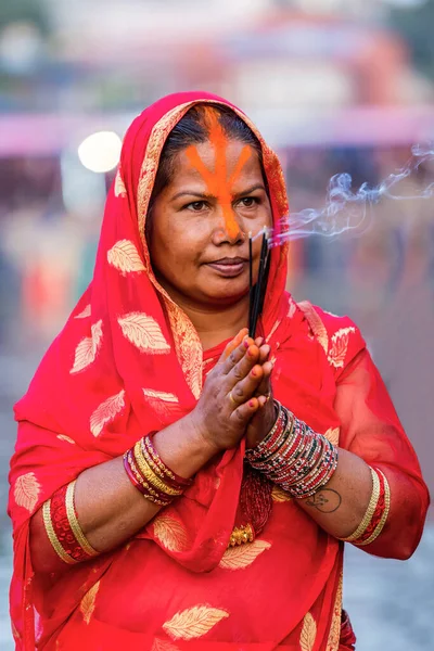 Katmandú Nepal Noviembre 2019 Devoto Hindú Que Ofrece Oraciones Dios — Foto de Stock