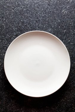 Boş plaka üzerinde siyah mermer