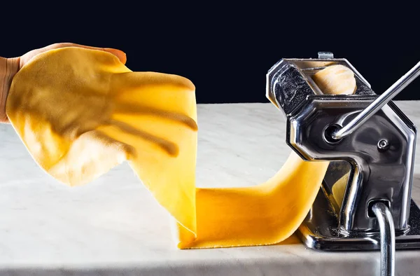Make the tough with a pasta machine — стоковое фото