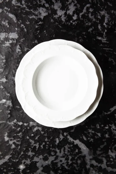 Empty Plate on a dark background. copy space. space for writing — Stock Photo, Image