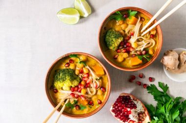 Kabak ve brokoli ile laksa şehriye çorbası