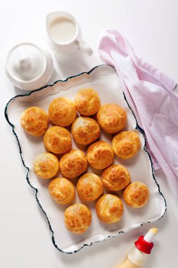 tatlı ev yapımı profiterol. pişirme işlemi