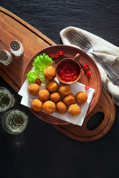 baharatlı biber soslu patates kroket. meze Bar