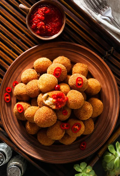 baharatlı biber soslu patates kroket. meze Bar