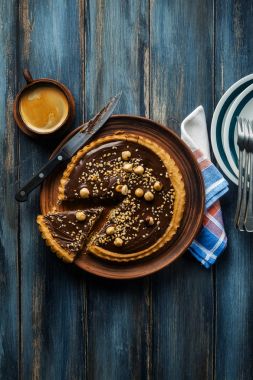 Çikolata ve fındık ile İtalyan ceviz kek crostata. ve c