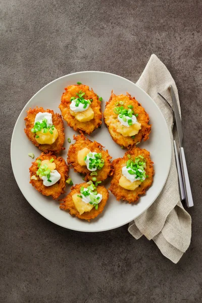 Potato pancakes, latkes or boxty and sauces from sour cream, yog — Stock Photo, Image