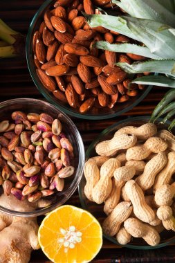 Sağlıklı gıda seçimi tahta kutuya yeme temiz: meyve, superf